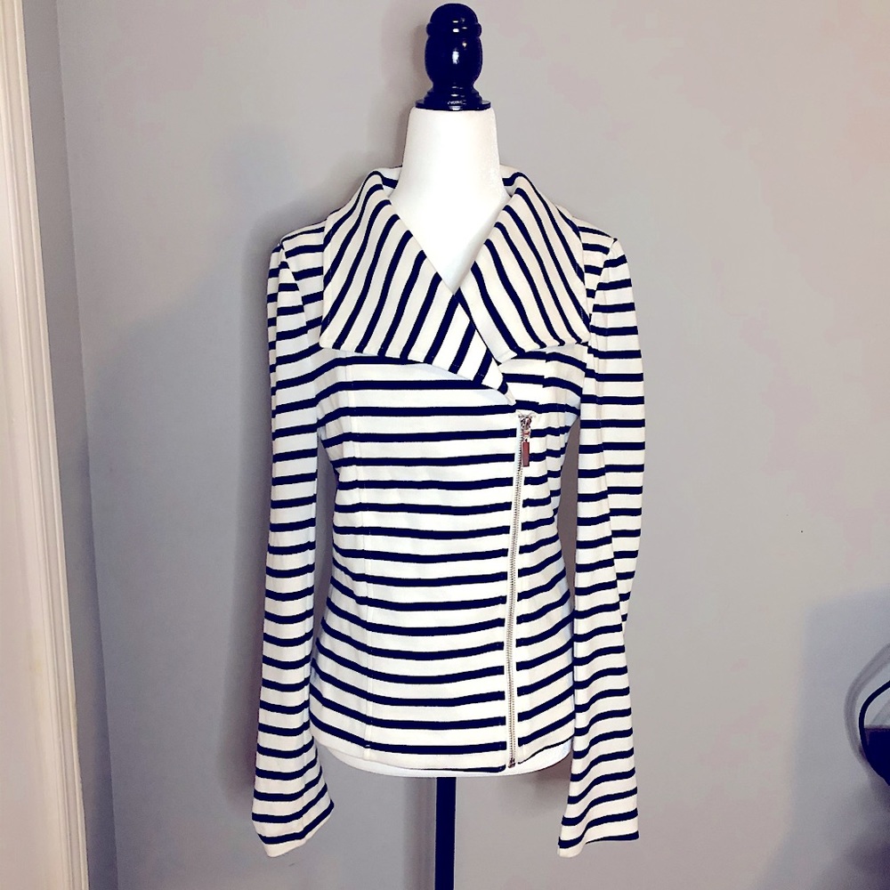 Le Château jacket size Small never worn